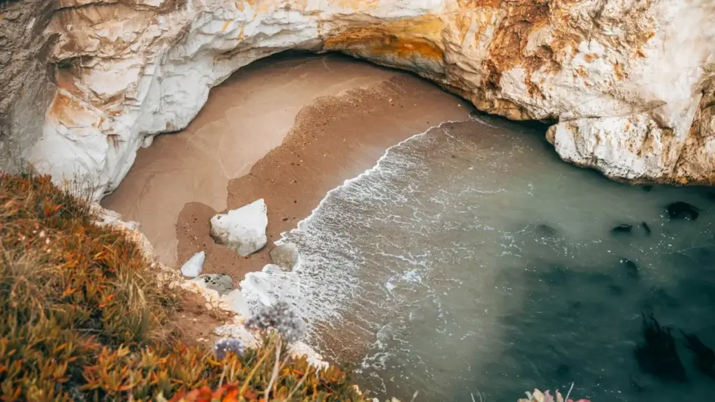 Ci Wolof: Njariñ bu am solo ci góor-góorlu influencer marketing, ndimbal ak tèere yi ngir wër app downloads bi ak Roposo ci Netherlands.