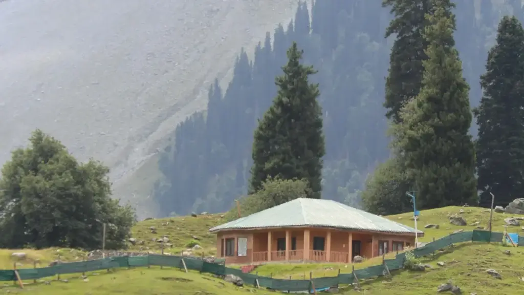 Jàng ci strategi yu jëfandikoo WeChat ci Maroc, jàpp creators lokal, te dugal awareness bu am solo ci new beauty launches. Tips pratik, kainu, ak example ci Beautyworld.