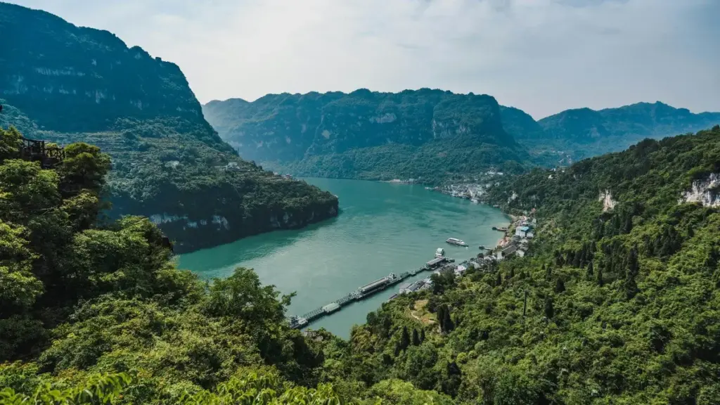 Ndimbal gi nga am ci Moj ngir xamle ak jàppale brands Bolivia; tips locales, jëfandikoo VPN, ak data ci 2025.