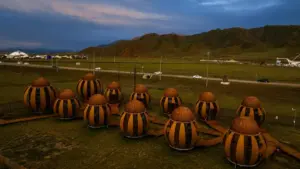 Ndefar gi ci Douyin: yow nga taxawal media kit bu rafet ak jëfandikook brands Bangladesh. Xeex, taktike yi, ak ndimbal yi ngir toppee danger.