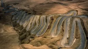 Wixine yi ñu nëbbu: niñu jàngale créateurs Puerto Rico ci Facebook ngir sponsoral behind‑the‑scenes, taktike yu local, tips ci outreach, pricing, ak legal notes.