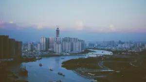 Ndimbalu ci Douyin: jàng ci néew doomu Grèce, yaw dañu ko bind vidiyo témoignage; stratégies local, contacts, format, risk ak juróom-ñeent tips.